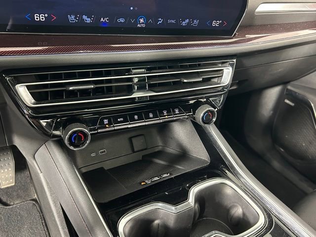 Used 2024 Chevrolet Traverse RS image 26