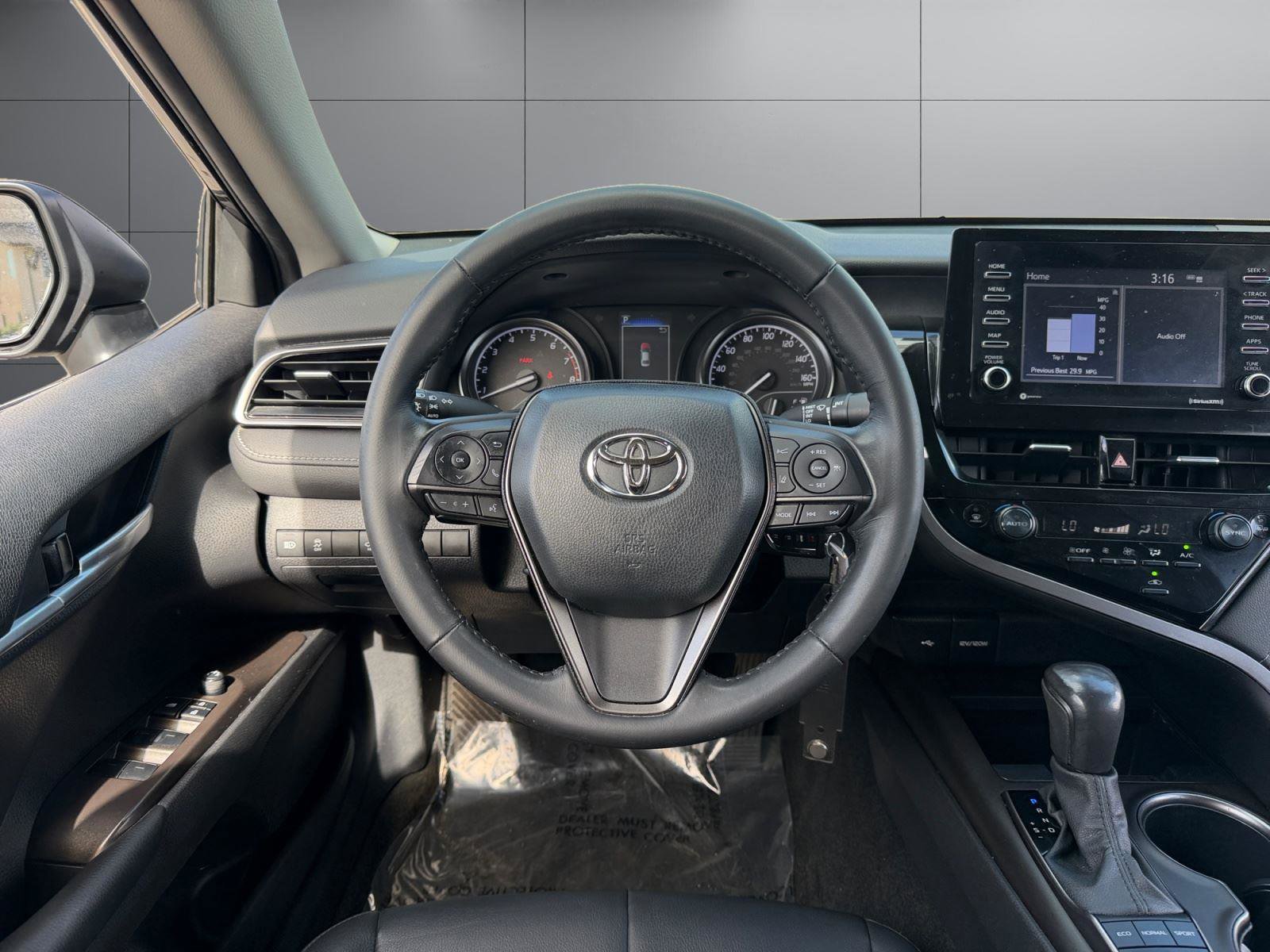 Used 2023 Toyota Camry SE FWD image 5