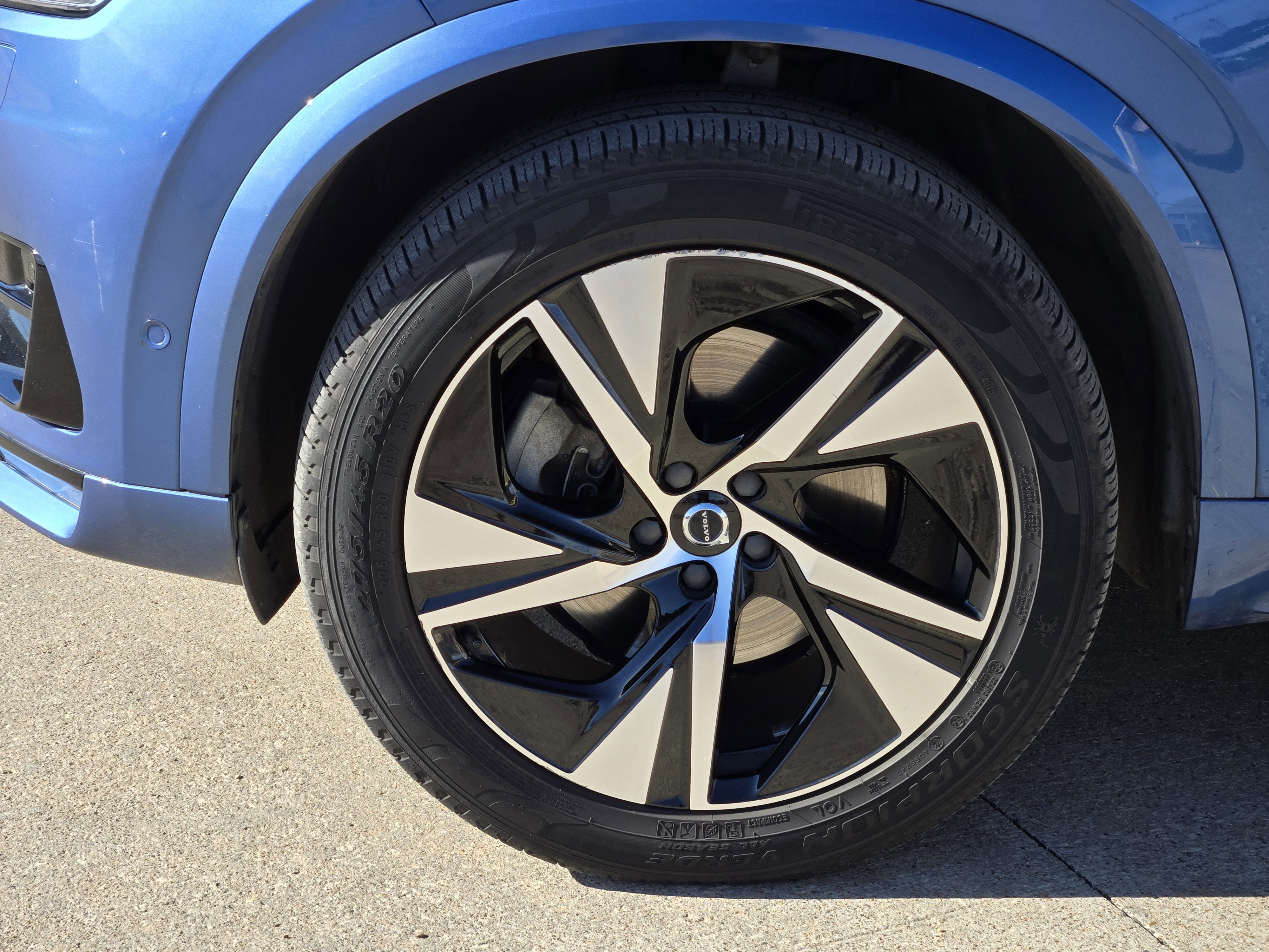 Used 2020 Volvo XC90 T6 R-Design image 16