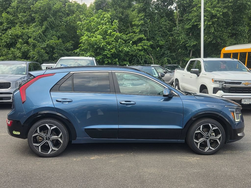 Used 2023 Kia Niro SX Touring FWD image 3