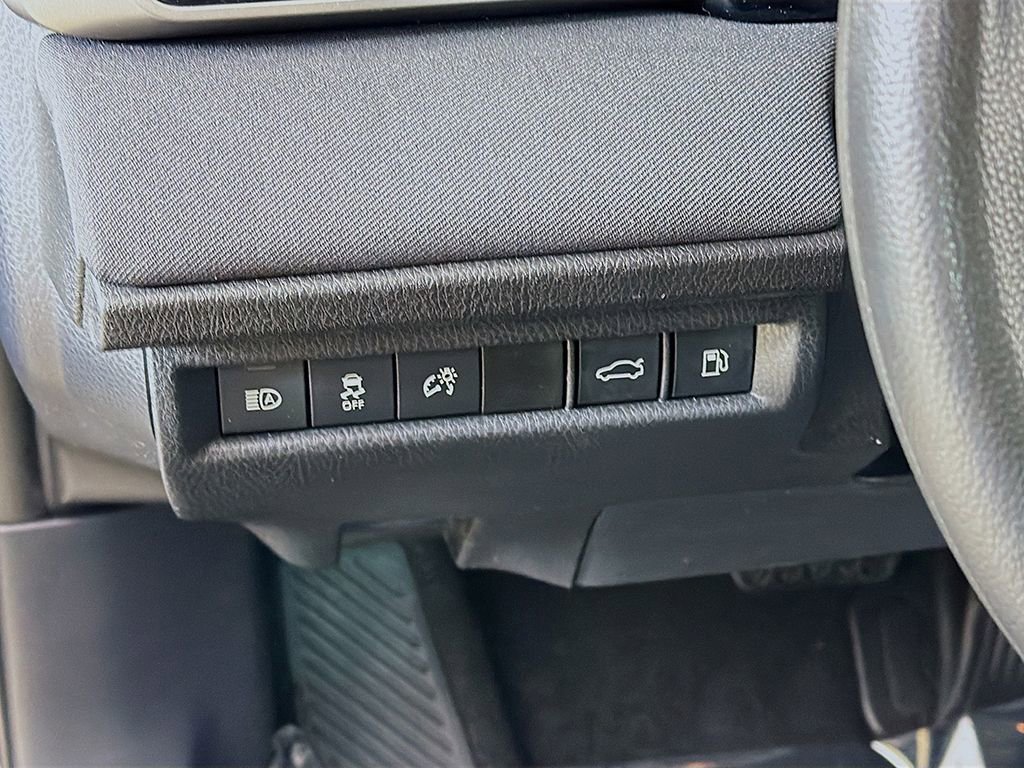 Used 2025 Toyota Camry LE image 27