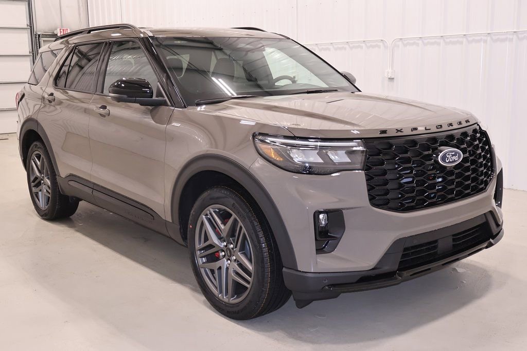 New 2026 Ford Explorer ST-Line w/ ST-Line Street Pack image 3