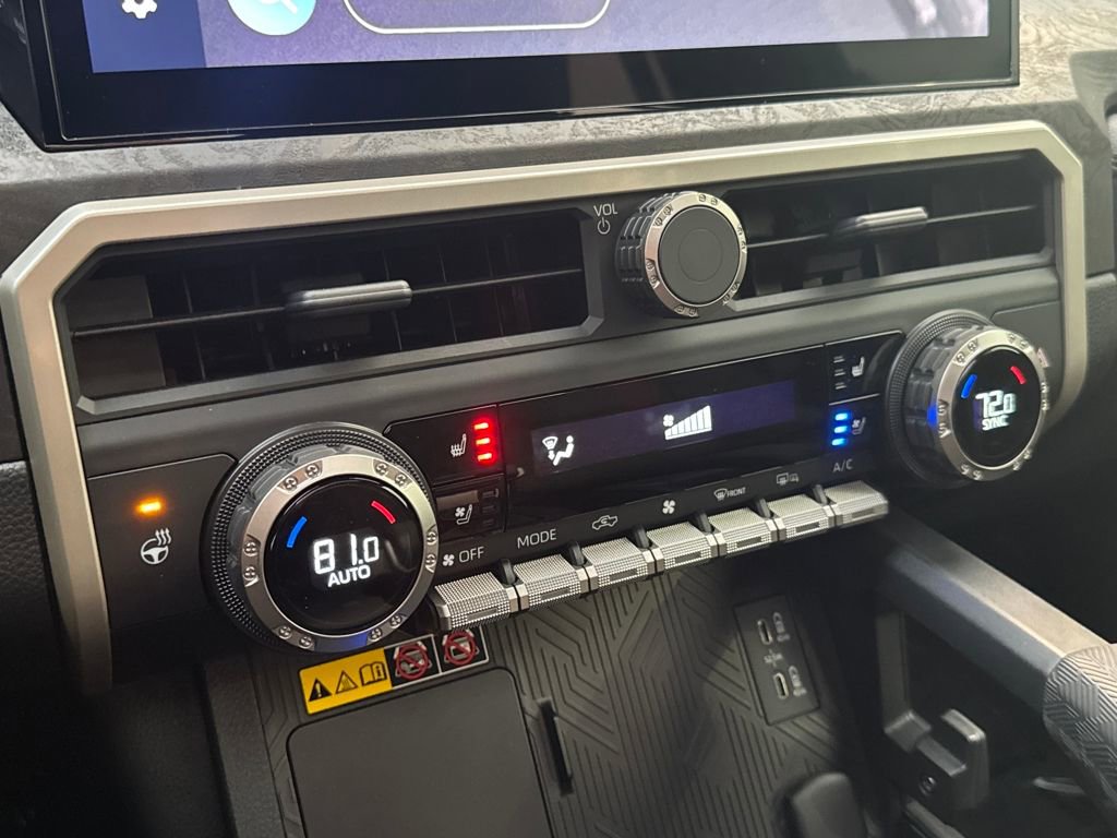 Used 2025 Toyota Tacoma Limited image 27