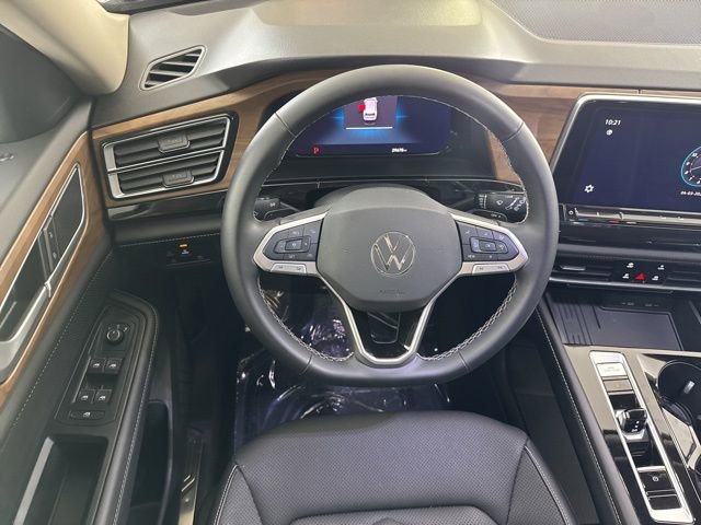 Used 2025 Volkswagen Atlas SE image 29