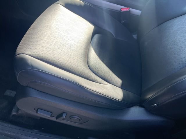 Used 2024 Kia Carnival LX image 8