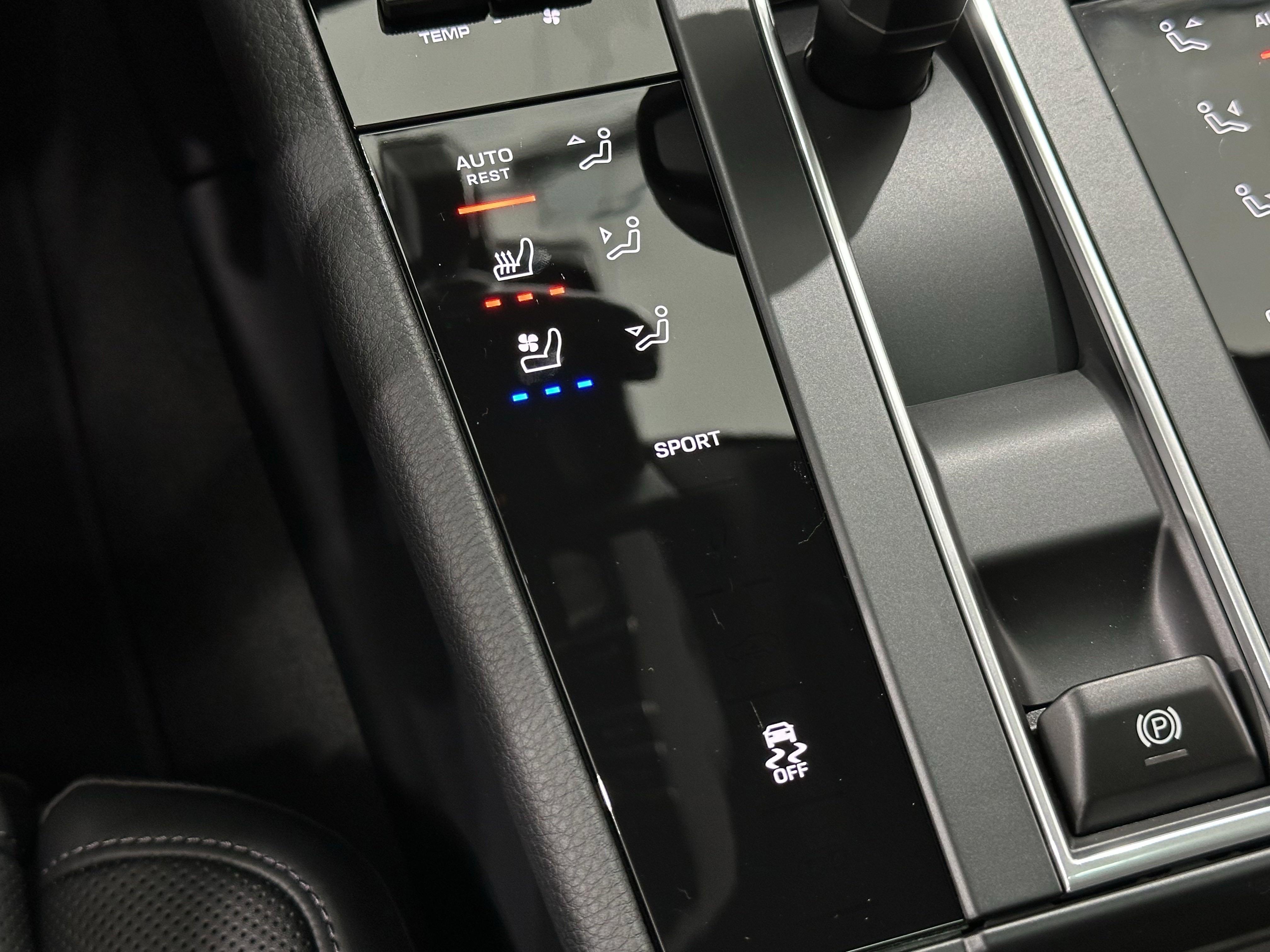 Certified 2025 Porsche Macan image 37