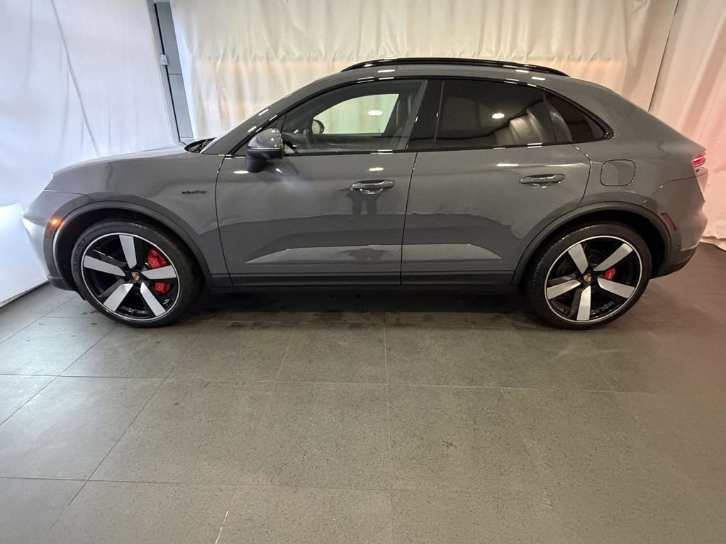 Used 2026 Porsche Macan 4S Electric AWD/4WD image 2