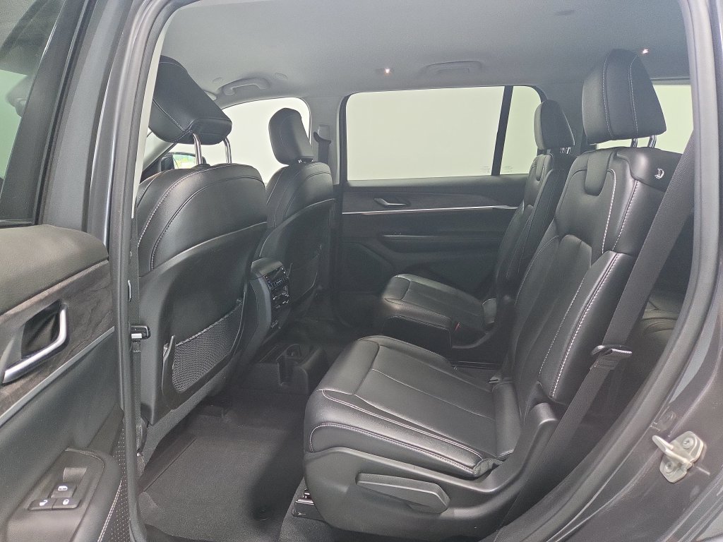 Used 2023 Jeep Grand Cherokee L Limited AWD/4WD image 22