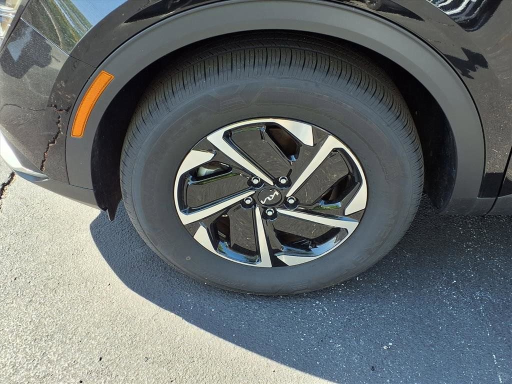 Used 2025 Kia Sportage LX AWD/4WD image 24