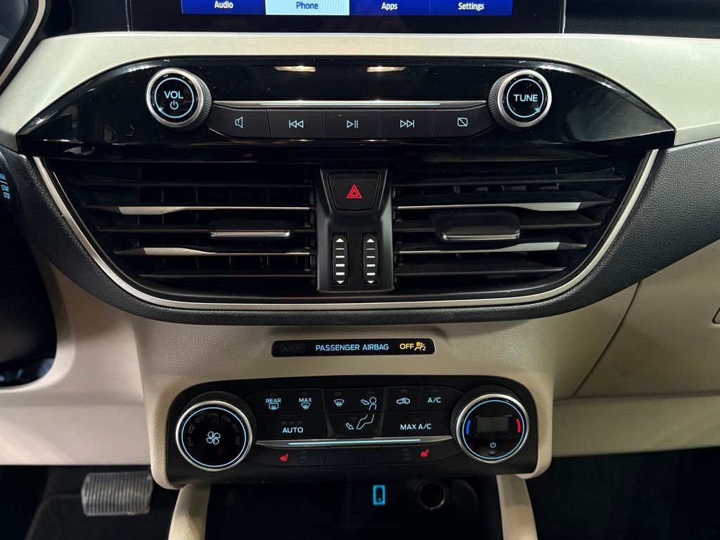 Used 2020 Ford Escape SE image 25