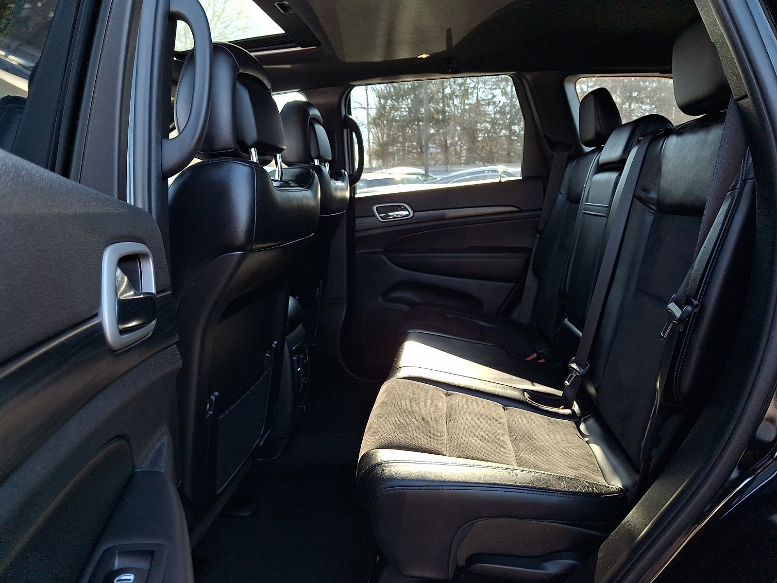 Used 2022 Jeep Grand Cherokee Laredo X image 10