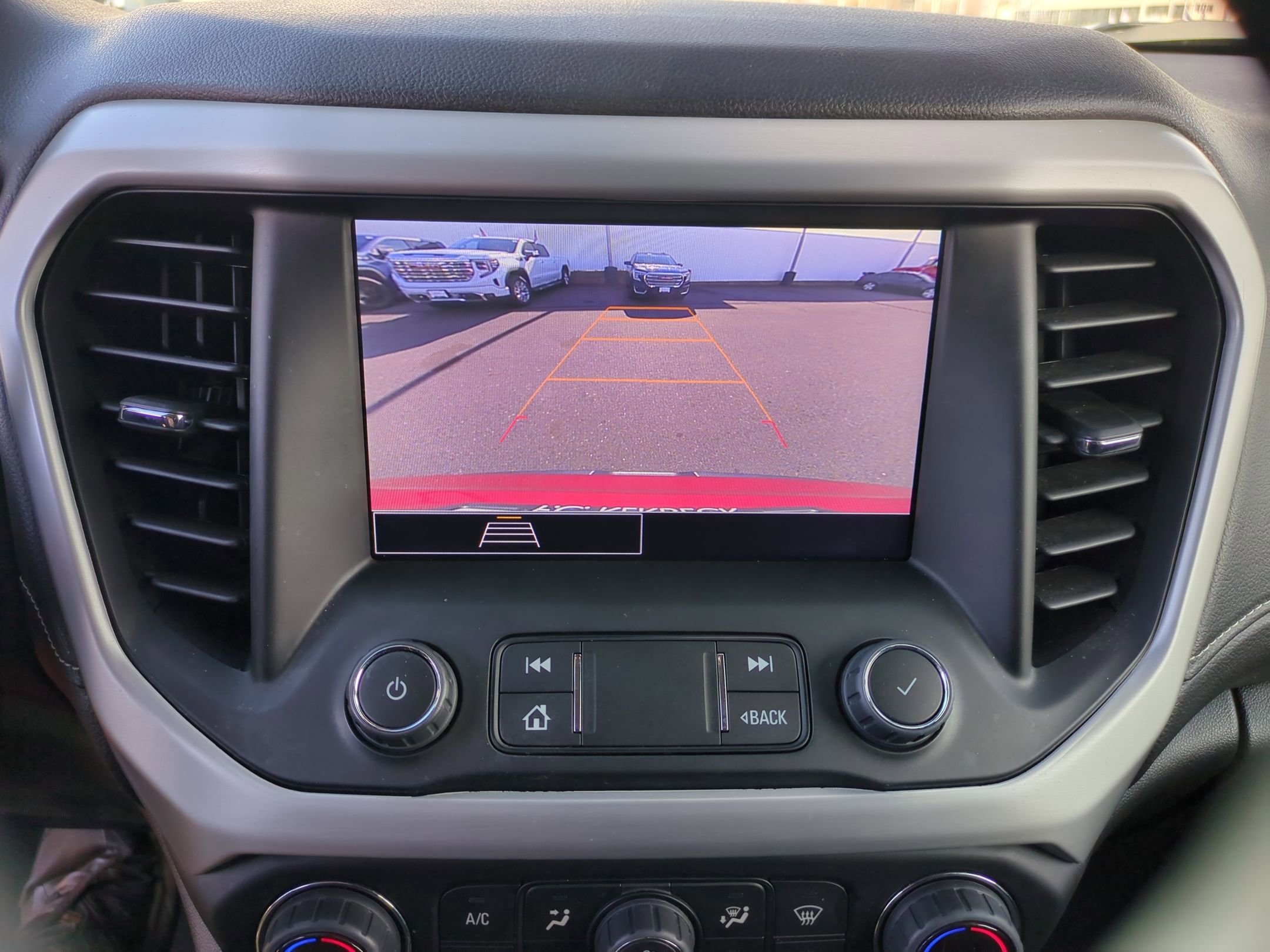 Certified 2023 GMC Acadia SLE w/ Driver Convenience Package image 14