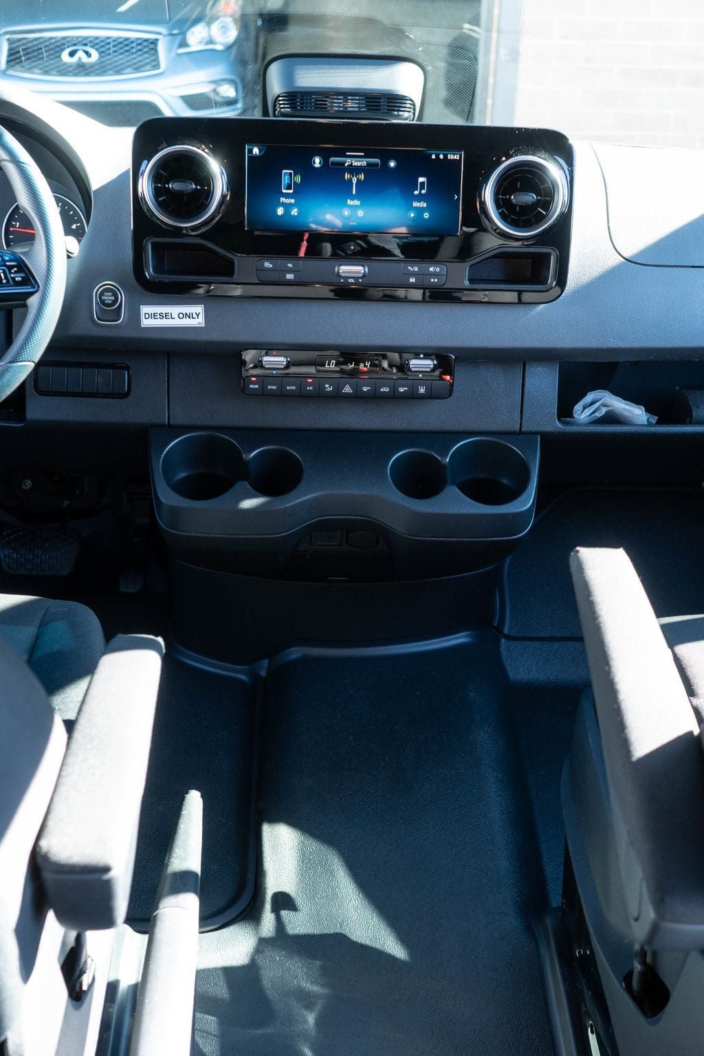 Used 2025 Mercedes-Benz Sprinter 2500 image 24