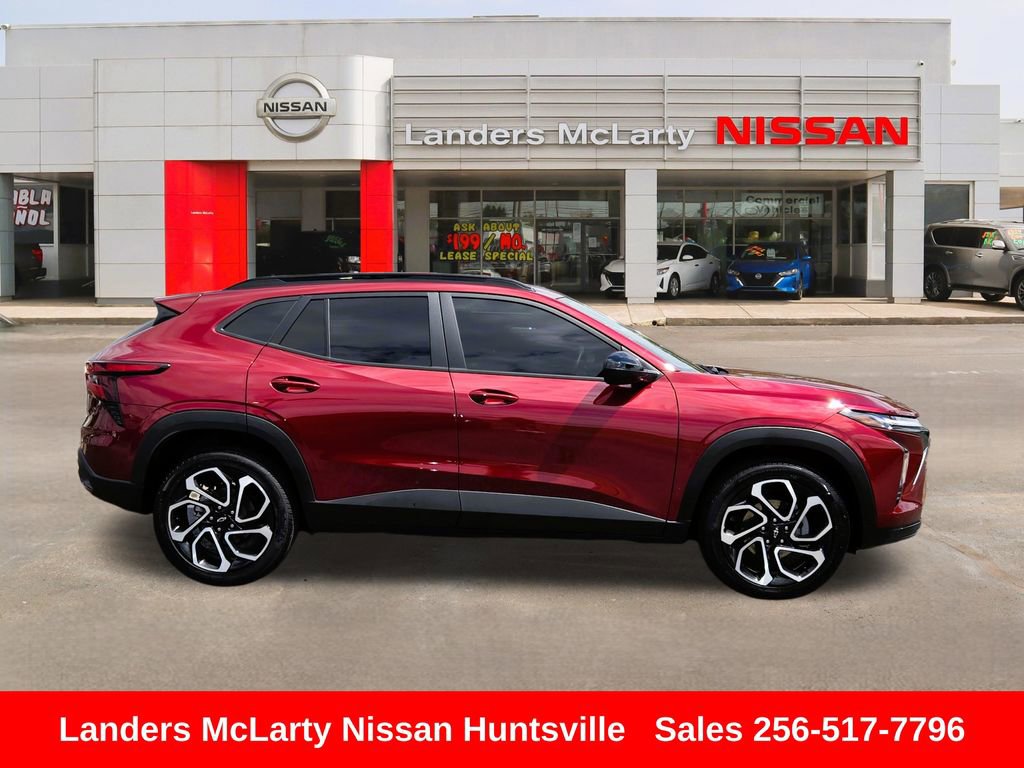 Used 2025 Chevrolet Trax RS w/ Driver Confidence Package FWD image 2