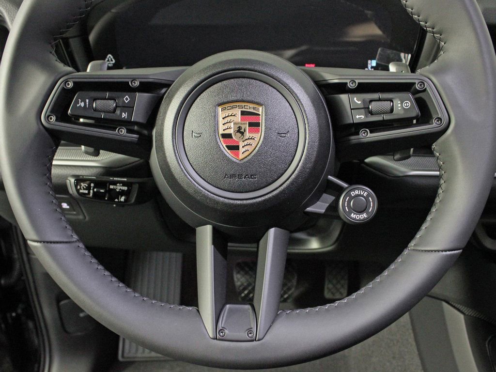 Certified 2025 Porsche Cayenne Coupe image 22