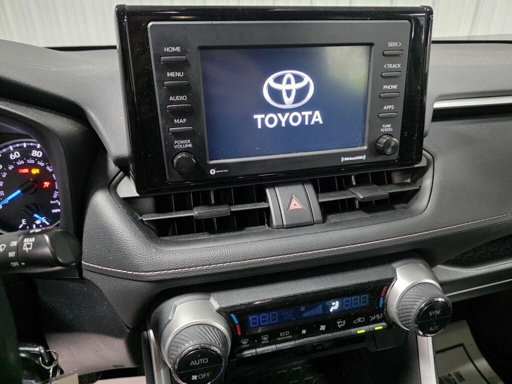 Used 2022 Toyota RAV4 LE AWD/4WD image 12