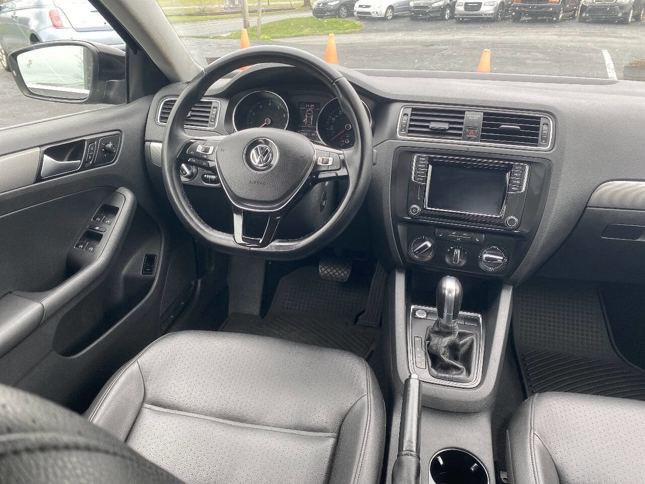 Used 2017 Volkswagen Jetta SE image 12