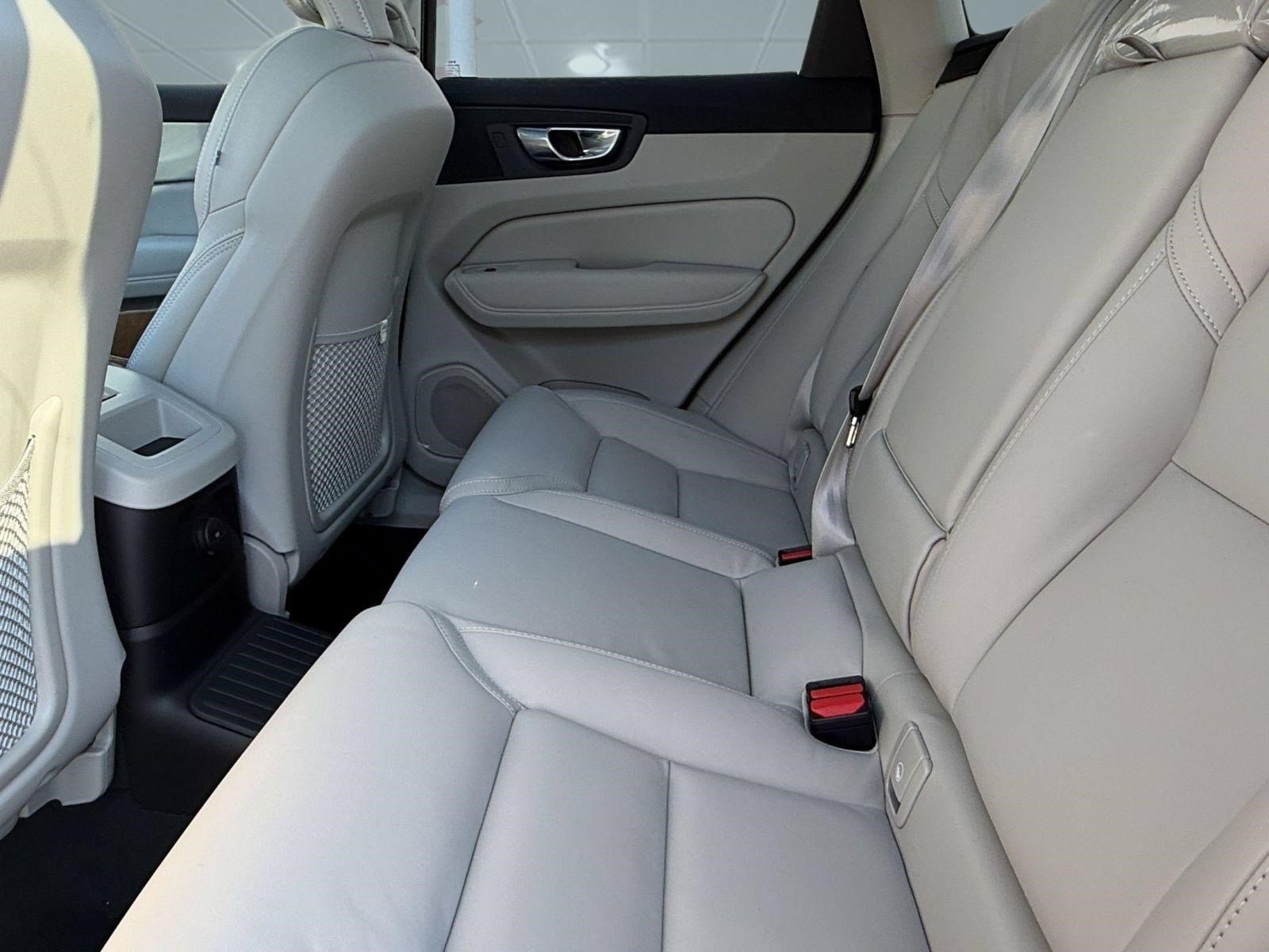 New 2026 Volvo XC60 T8 Ultra w/ Climate Package AWD/4WD image 24