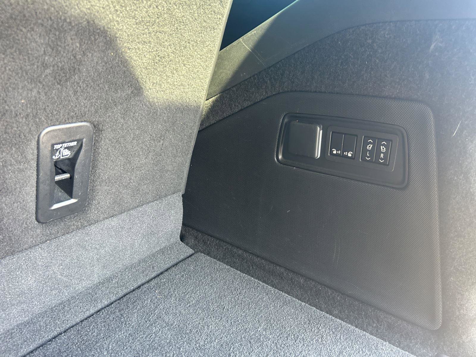 Used 2023 Cadillac Escalade Sport Platinum w/ LPO, ONYX Package image 19