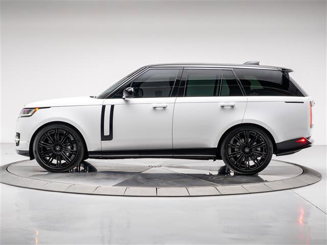 Used 2025 Land Rover Range Rover SE image 2