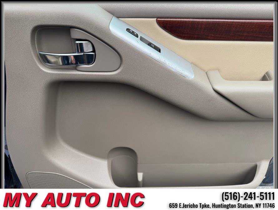 Used 2011 Nissan Pathfinder LE image 30