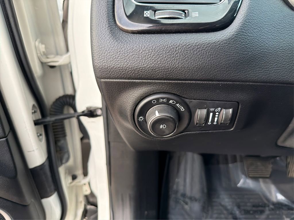 Used 2021 Jeep Compass Limited AWD/4WD image 18