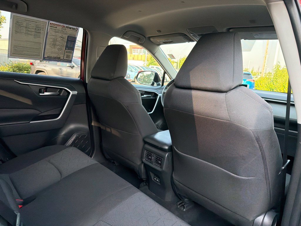 Used 2025 Toyota RAV4 XLE AWD/4WD image 16