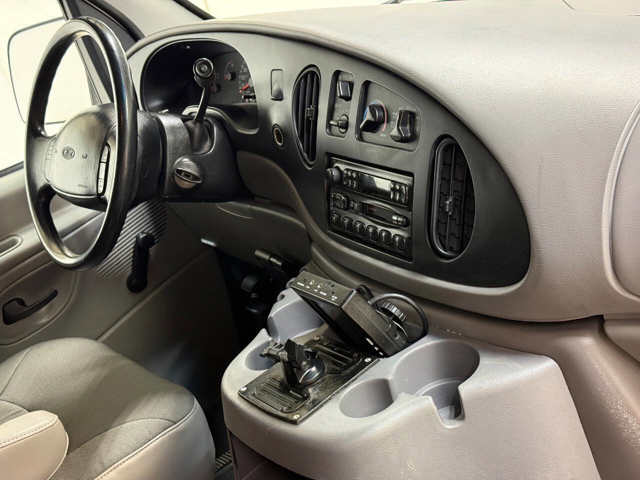 Used 2001 Ford E-350 and Econoline 350 XLT image 27