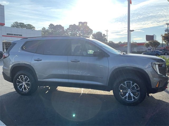 Used 2024 GMC Acadia AT4 w/ Luxury Package image 9