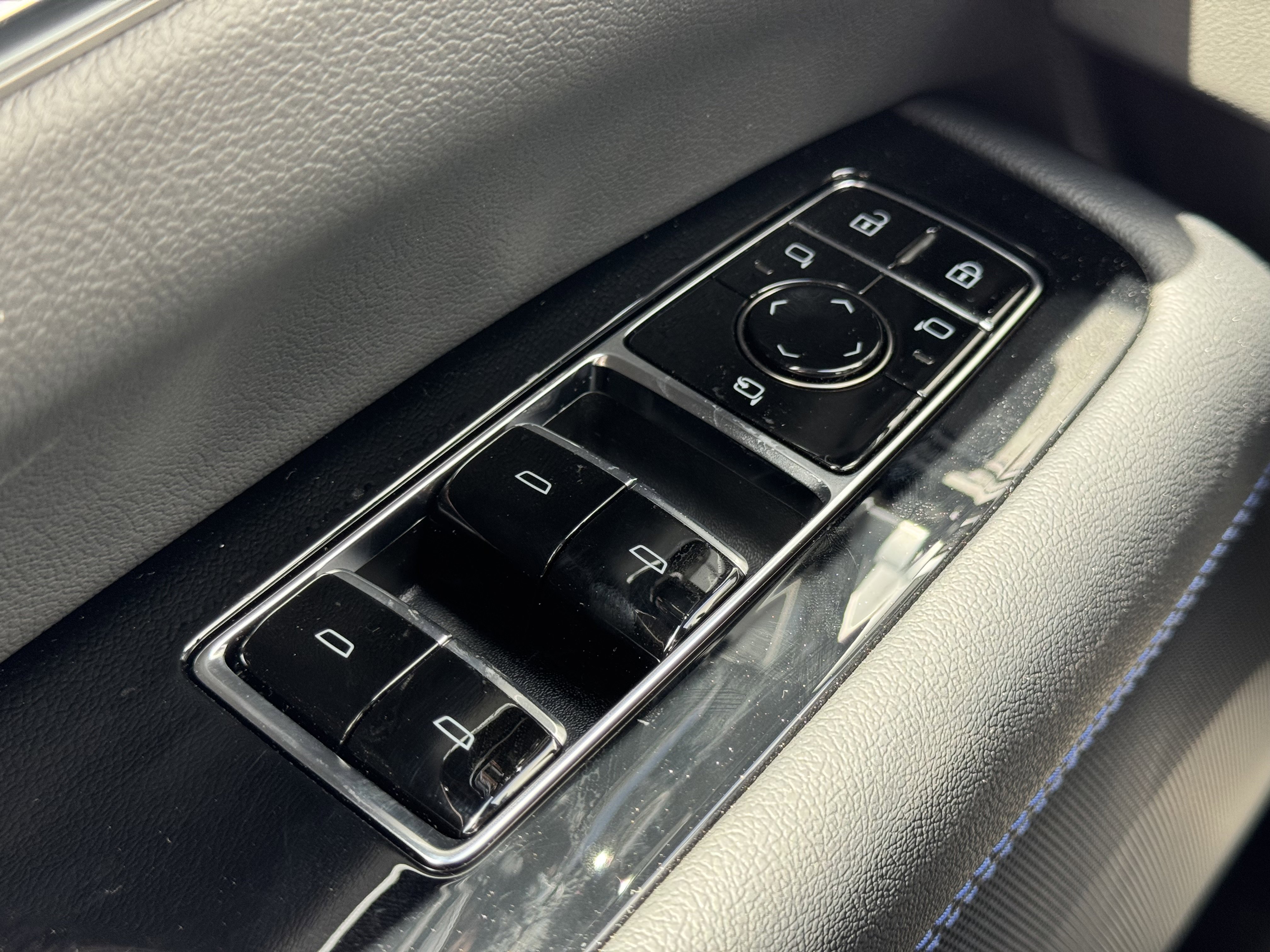 New 2025 Cadillac Escalade IQ Sport 1 w/ Smart Trailering package image 31