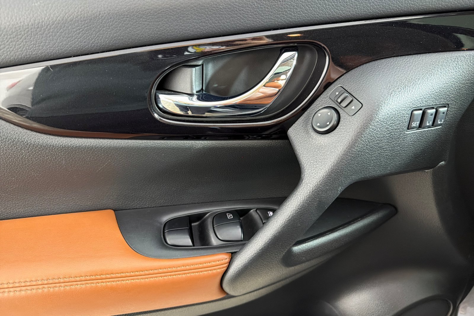 Used 2019 Nissan Rogue SL w/ Premium Package FWD image 10