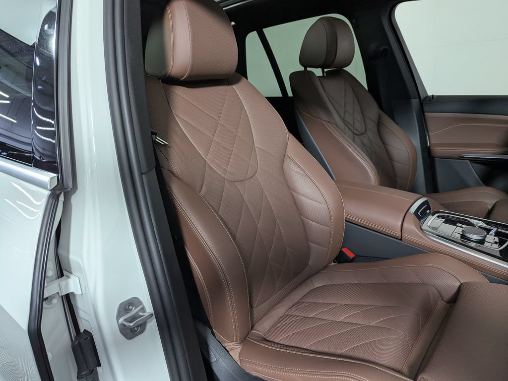 Used 2025 BMW X5 xDrive40i w/ Premium Package AWD/4WD image 29