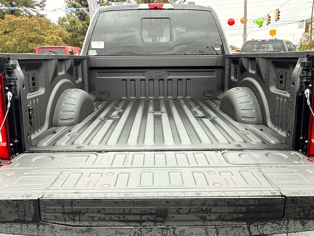 New 2026 Ford F250 Lariat w/ Black Appearance Package image 18