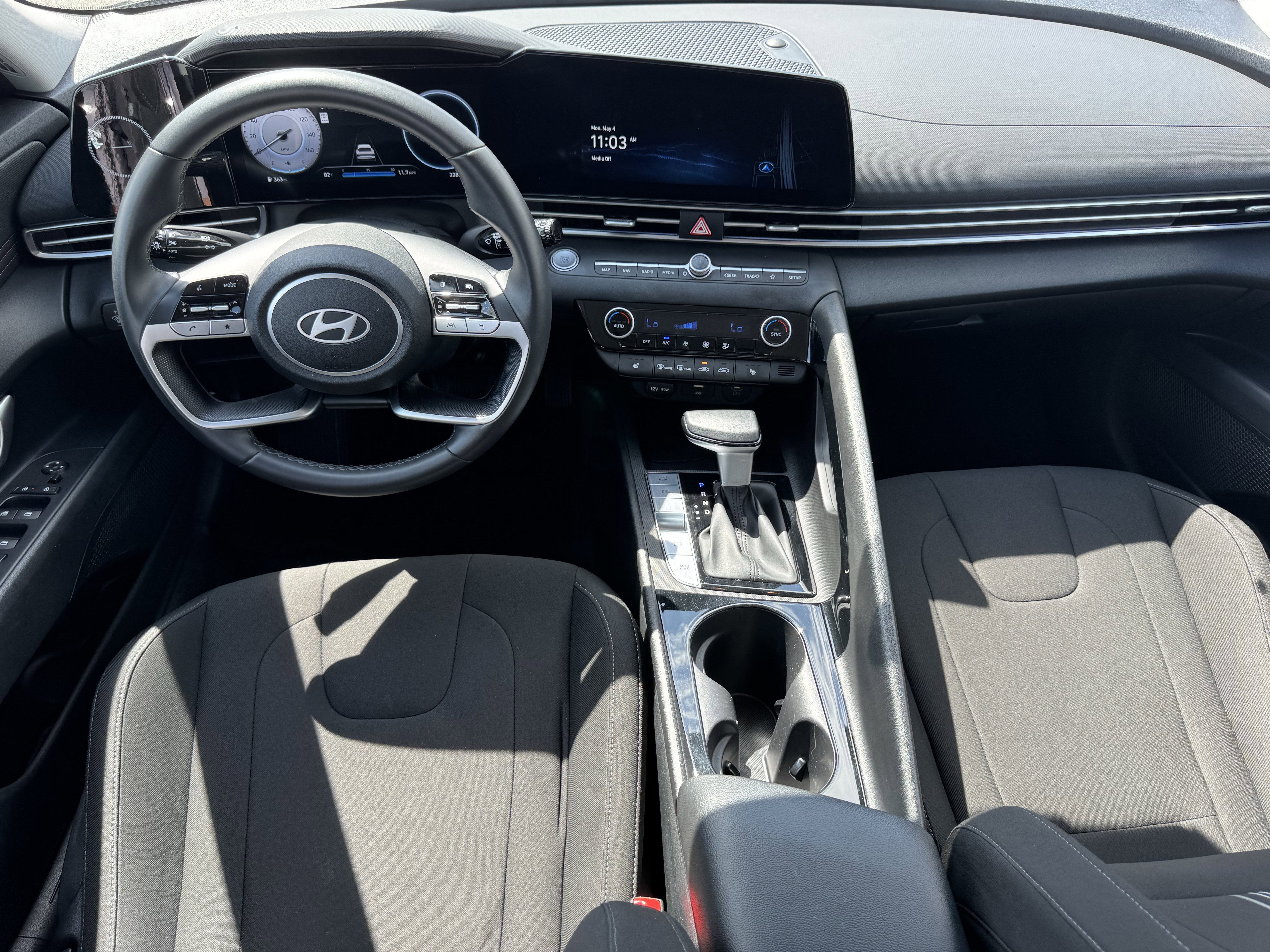 Used 2025 Hyundai Elantra SEL FWD image 14