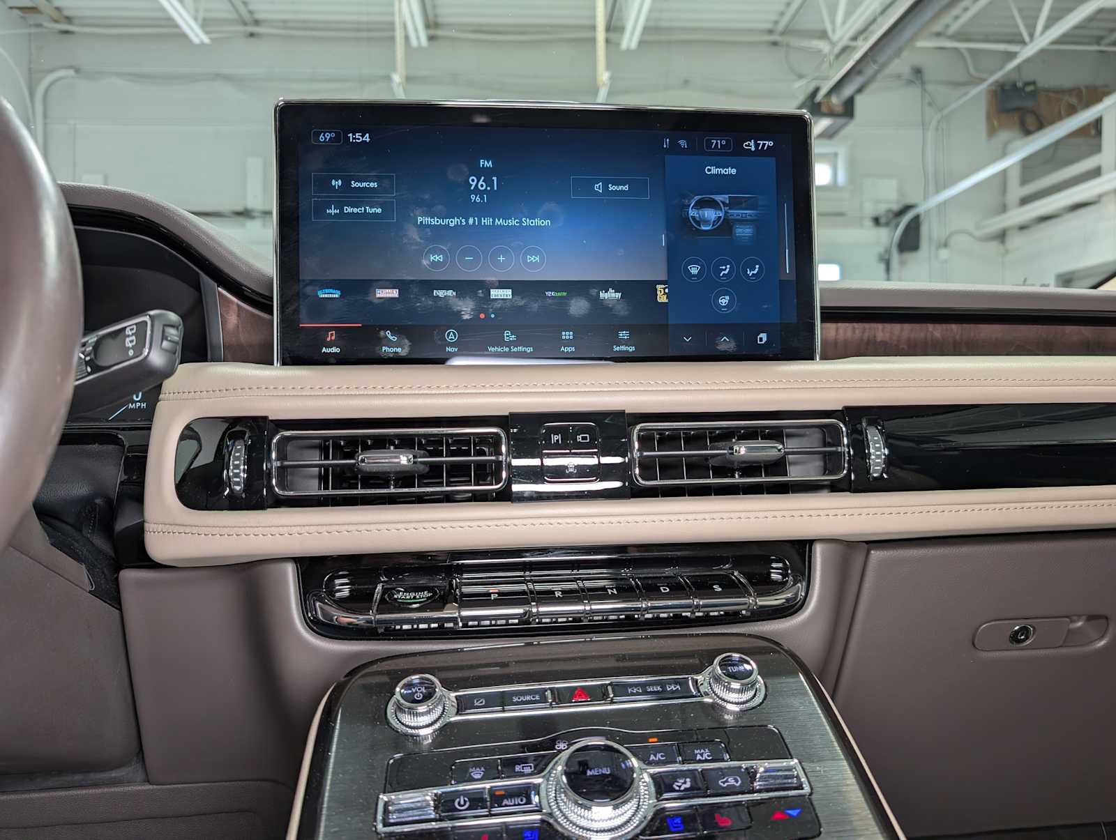 Certified 2022 Lincoln Nautilus Reserve w/ Class II Trailer Tow Package AWD/4WD image 32