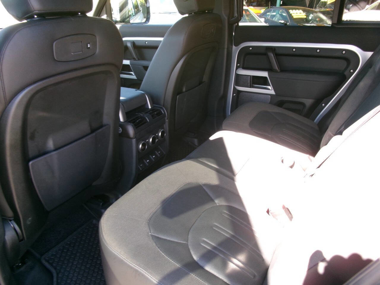 Used 2020 Land Rover Defender 110 SE image 23