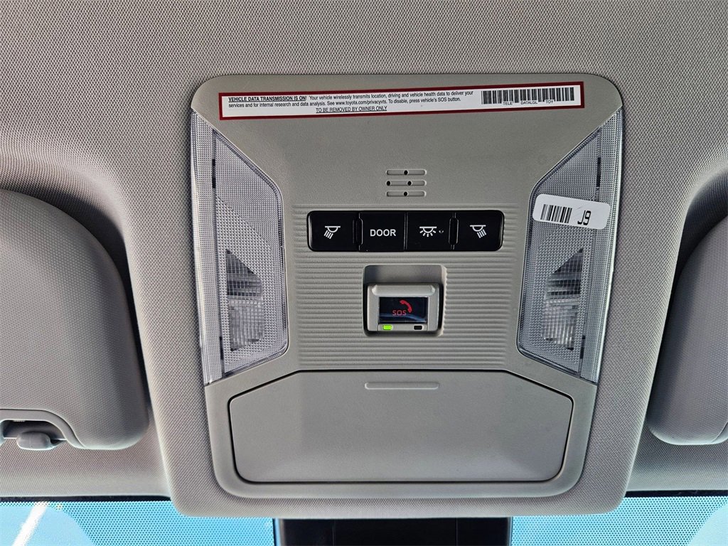 Used 2021 Toyota RAV4 LE image 18