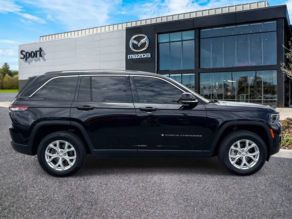 Used 2023 Jeep Grand Cherokee Limited w/ Luxury Tech Group II RWD image 2