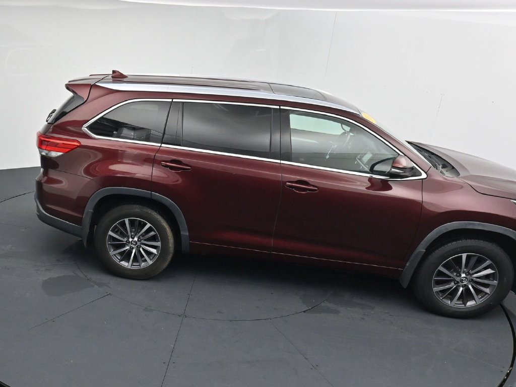 Used 2018 Toyota Highlander XLE AWD/4WD image 31