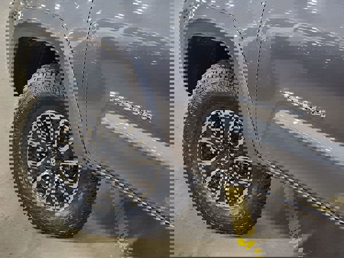 Used 2021 Toyota Tacoma TRD Sport w/ Technology Package image 23