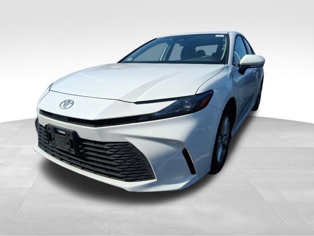 Used 2025 Toyota Camry LE image 3