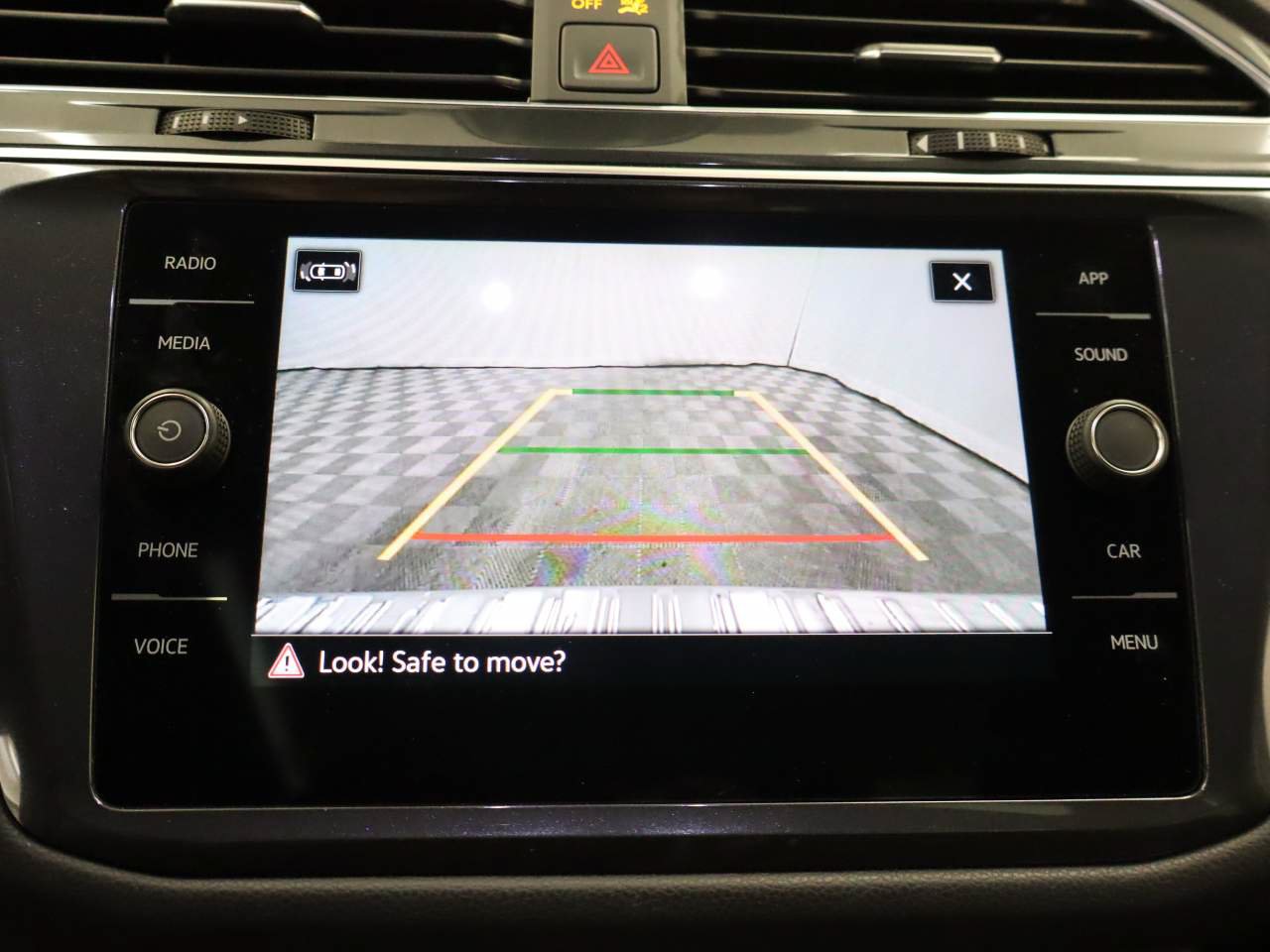 Certified 2023 Volkswagen Tiguan SE w/ Panoramic Sunroof Package FWD image 11