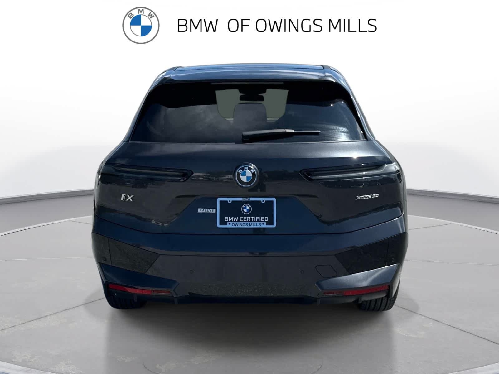 Used 2024 BMW iX xDrive50 w/ Premium Package AWD/4WD image 7
