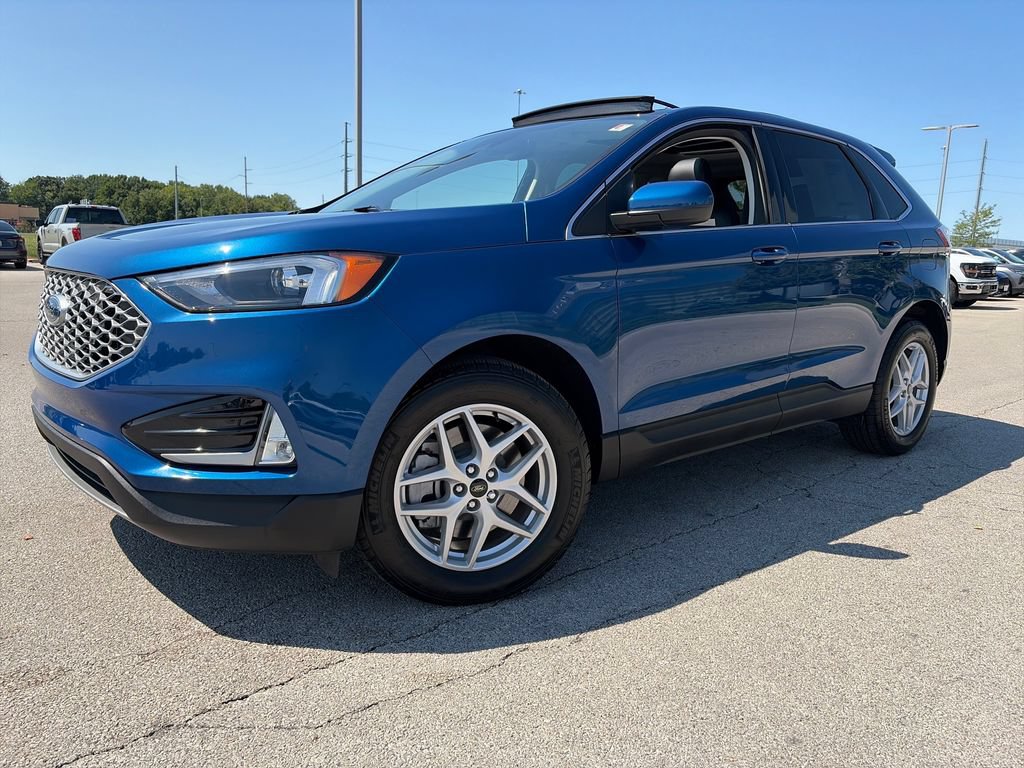 Used 2024 Ford Edge SEL w/ Convenience Package AWD/4WD image 3