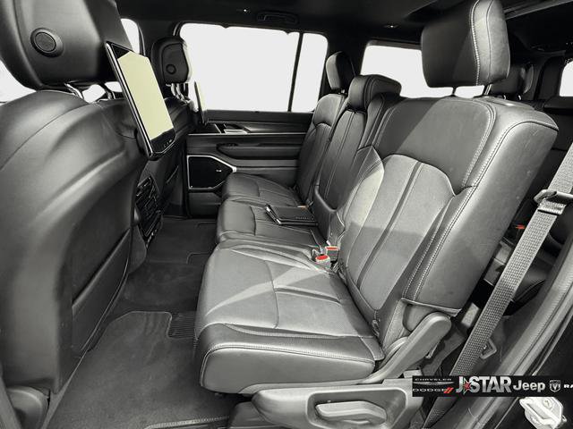 Used 2024 Jeep Wagoneer Series III w/ Premium Group I AWD/4WD image 16