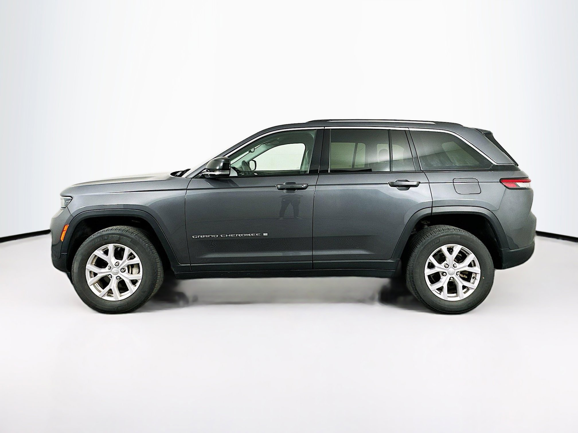 Used 2022 Jeep Grand Cherokee Limited image 4