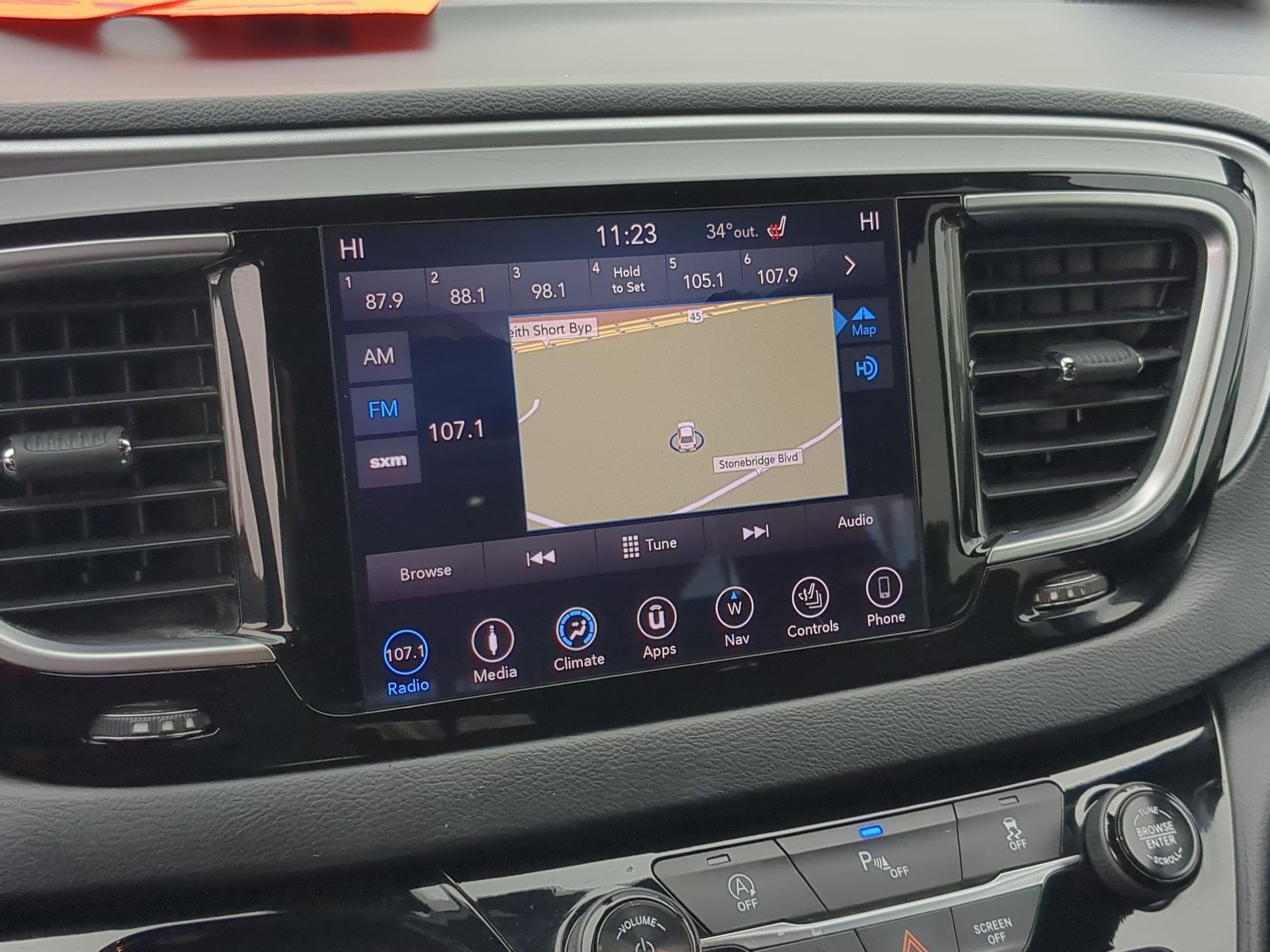 Used 2018 Chrysler Pacifica Touring-L w/ S Appearance Package image 18