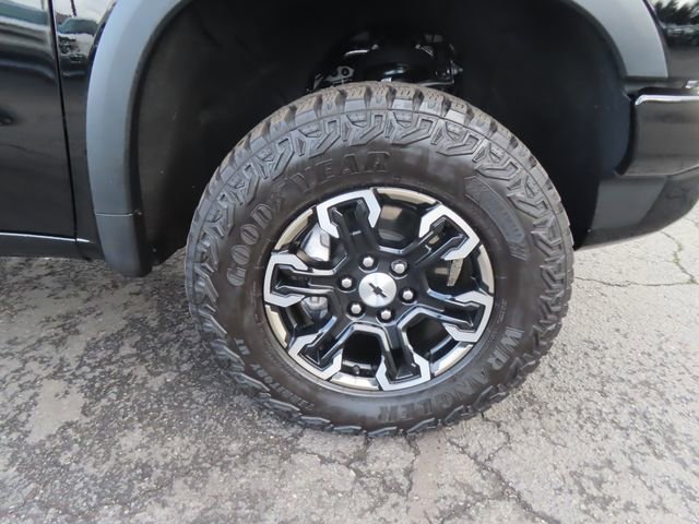 Certified 2025 Chevrolet Silverado 1500 ZR2 w/ Technology Package image 11