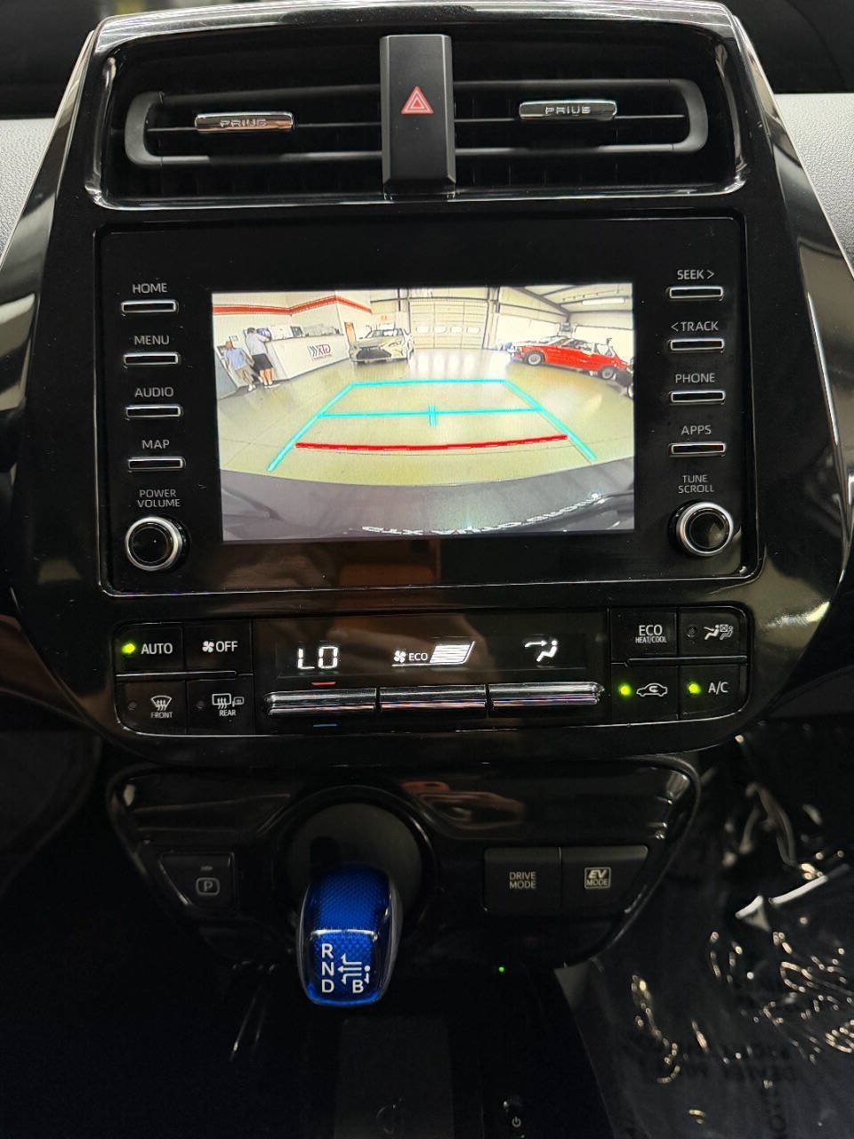 Used 2020 Toyota Prius XLE FWD image 28