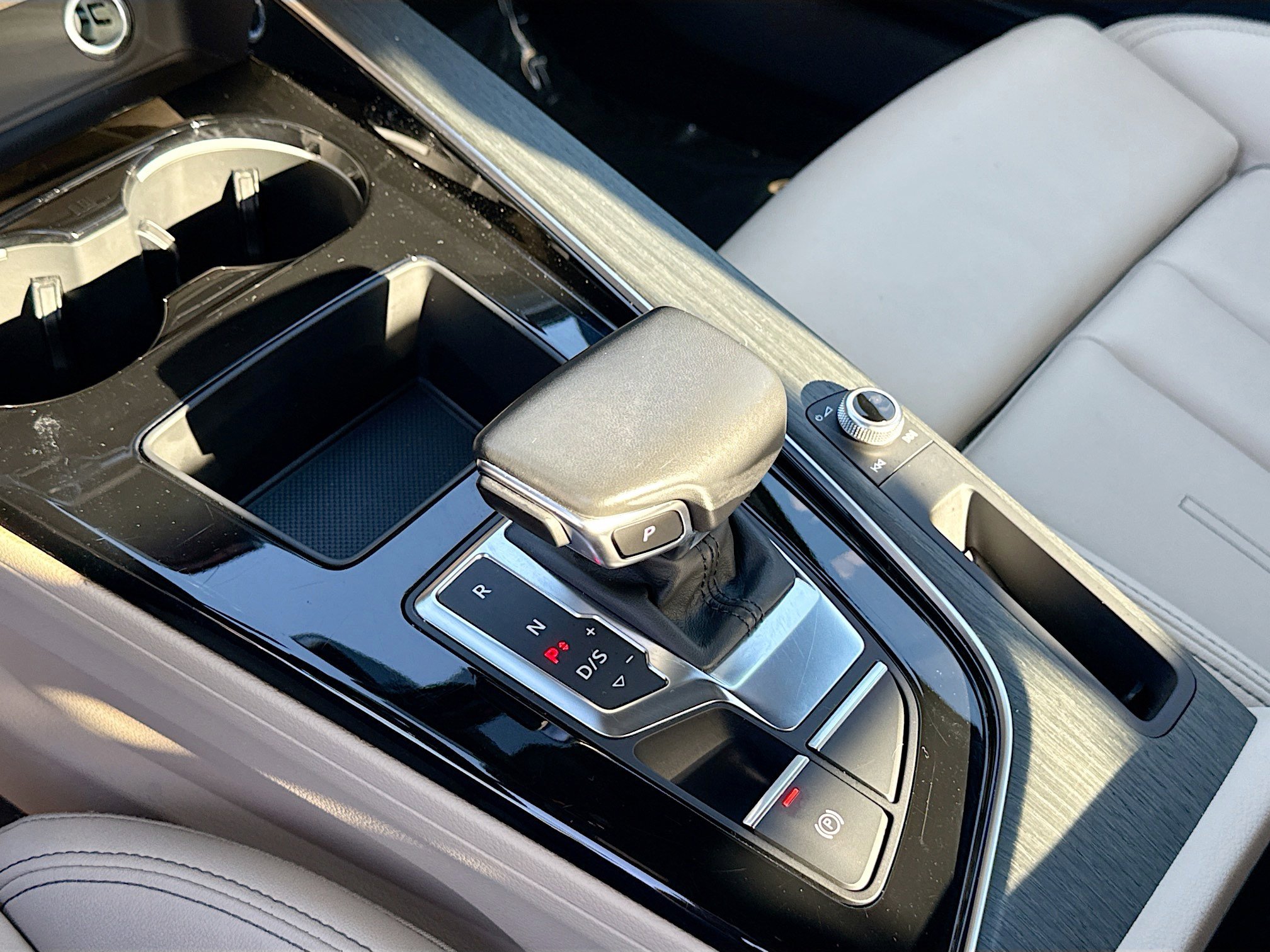 Used 2024 Audi A4 2.0T Premium w/ Convenience Package image 28